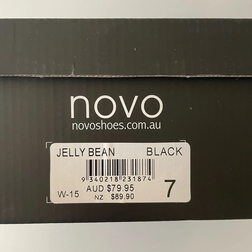 Novo stiletto booties with laser cut detail. Size 7 - Picture 7 of 8